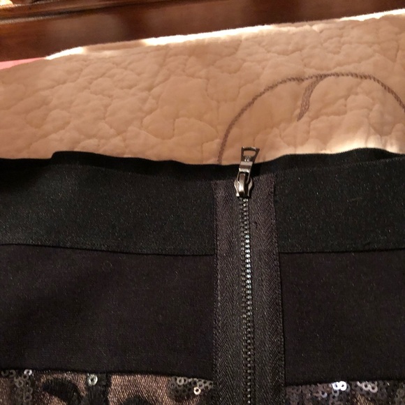 BCBGMAXAZRIA sequin pencil skirt - Picture 9 of 10